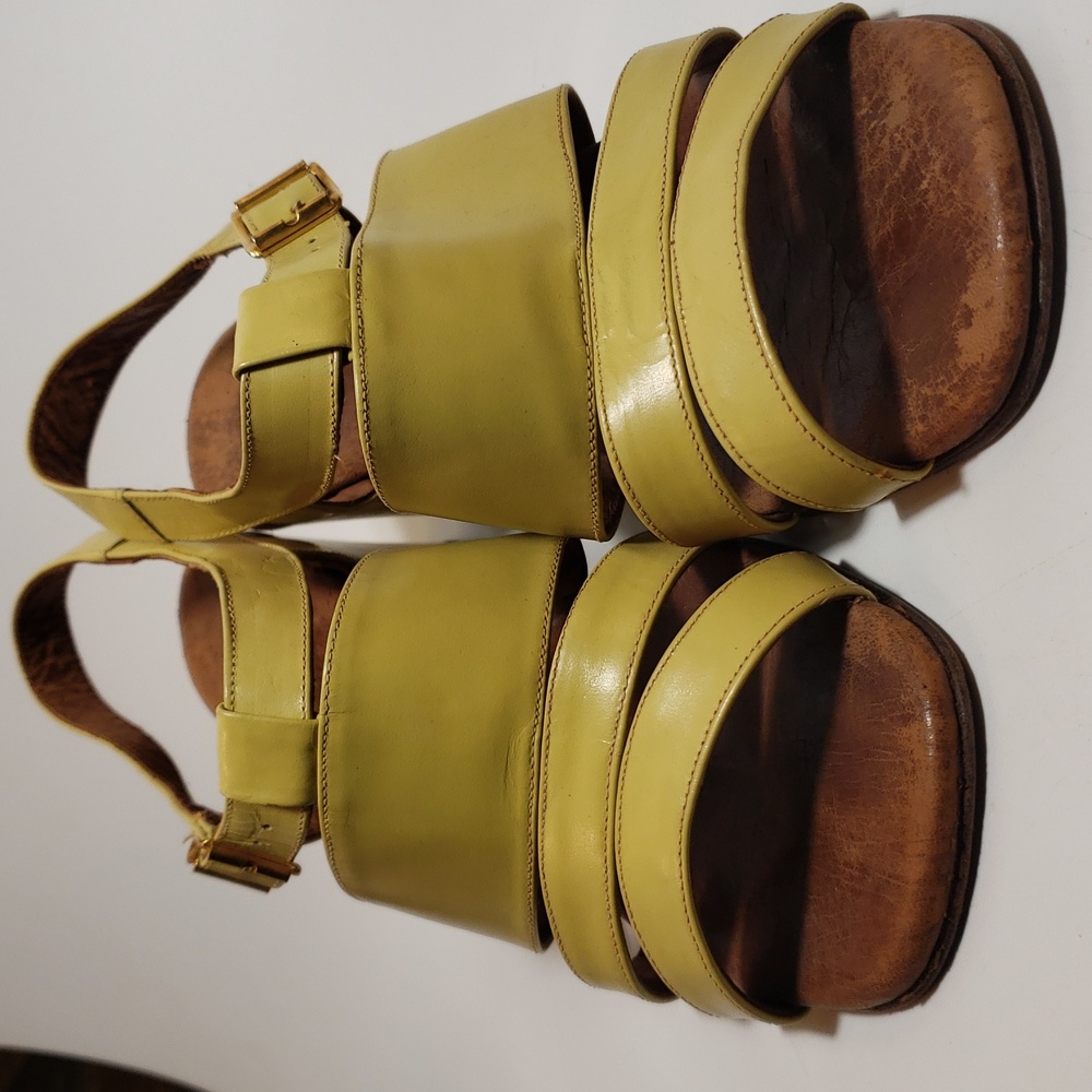 Vintage Womens Yellow Hush Puppies Wide Band Square Heel Sandals - Picture 10 of 12